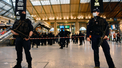 Sulm me thikë në stacionin e trenit në Paris