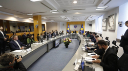 Qeveria akuzon mediat se nuk e vunë në rend të parë interesin publik