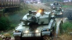 Britania do t’i çojë në Ukrainë tanket si ato që u përdorën në Kosovë