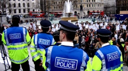 Hetohen rreth 800 policë britanikë për abuzime seksuale dhe dhunë në familje