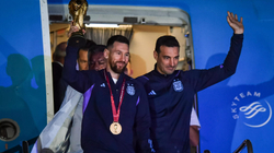 Trajneri i Argjentinës thotë se Messi është më i madh se Maradona