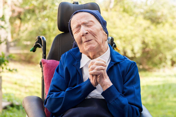 Who is the oldest person in the world in 2023?