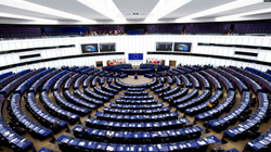 Parlamenti Evropian kërkon ndaljen e negociatave për pranim të Serbisë në BE