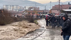 Vërshimet në Serbi, dy persona raportohen të zhdukur, gjendje e jashtëzakonshme në Novi Pazar