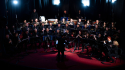 Filharmonia shkëmben emocionet me Kamenicën në koncertin historik