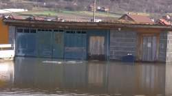 Disa aksione evakuimi janë realizuar pasi uji ka marrë shumë shtëpi e biznese në Dukagjin