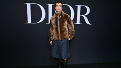 Robert Pattinson paraqitet me fund