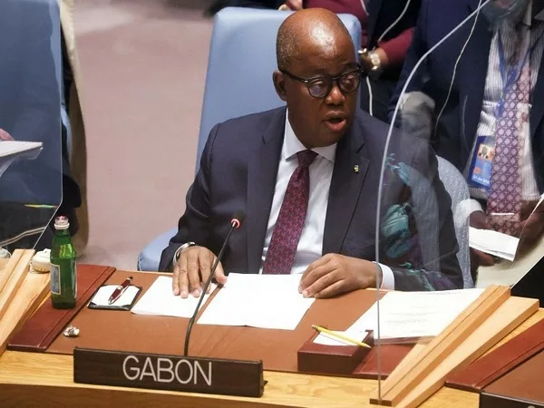 Gabon, ministri pësoi infarkt dhe vdiq derisa po mbahej mbledhja e kabinetit