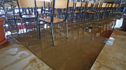 Përmbytjet shkaktojnë probleme në mbajtjen e mësimit të hënën në Skenderaj