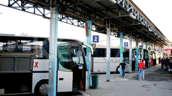 E mitura dhe shtetasi i Shqipërisë arrestohen te Stacioni i Autobusëve pasi përleshen