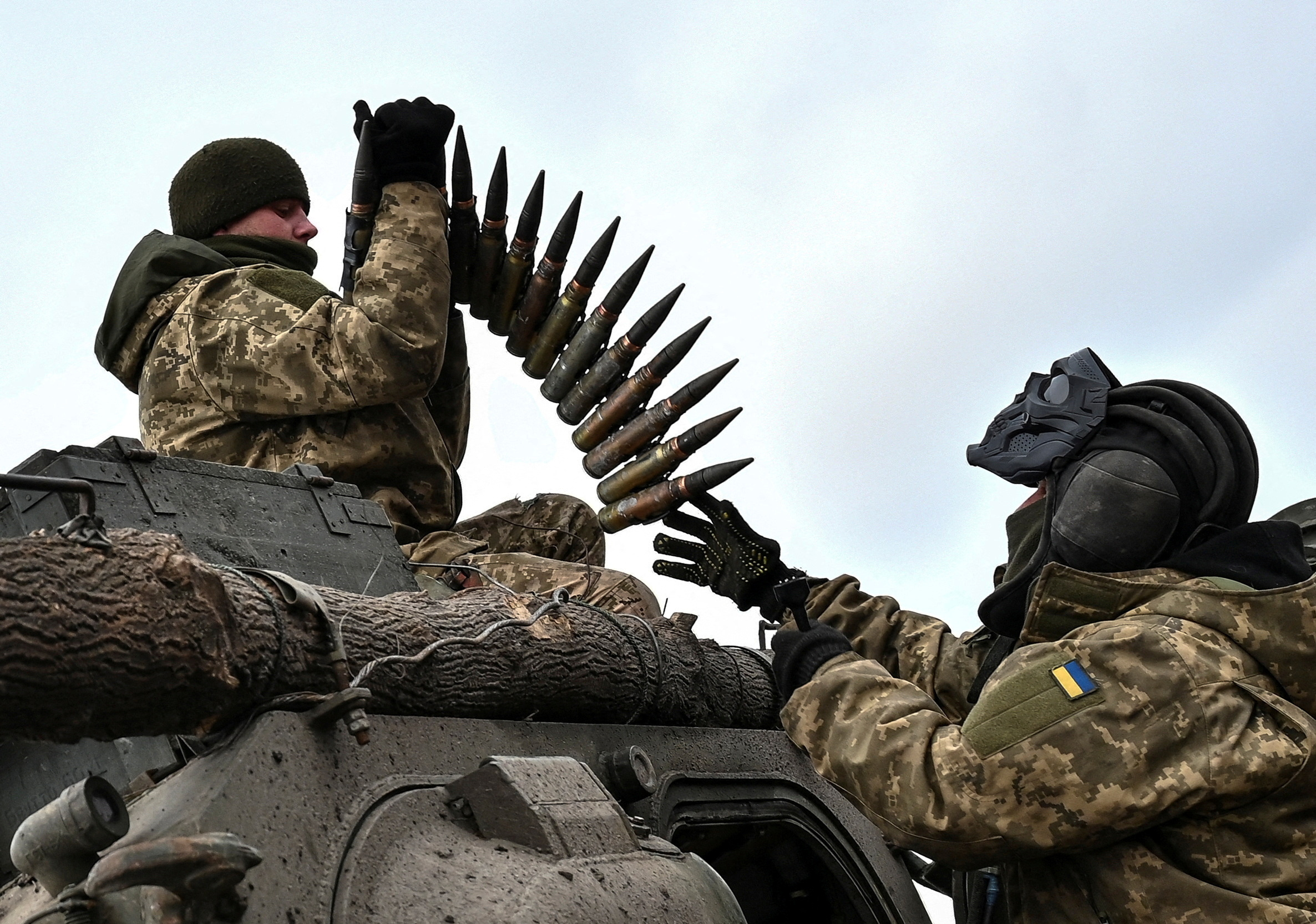 Për herë të parë, Zvicra mund të lejojë rieksportin e armëve të saj