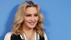 Madonna lirohet nga spitali pas infeksionit të rëndë