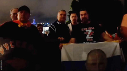 Tifozët serbë festojnë fitoren e Gjokoviqit me flamuj rusë e me profil të Putinit