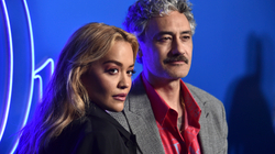 Rita Ora e konfirmon martesën me Taika Waititin