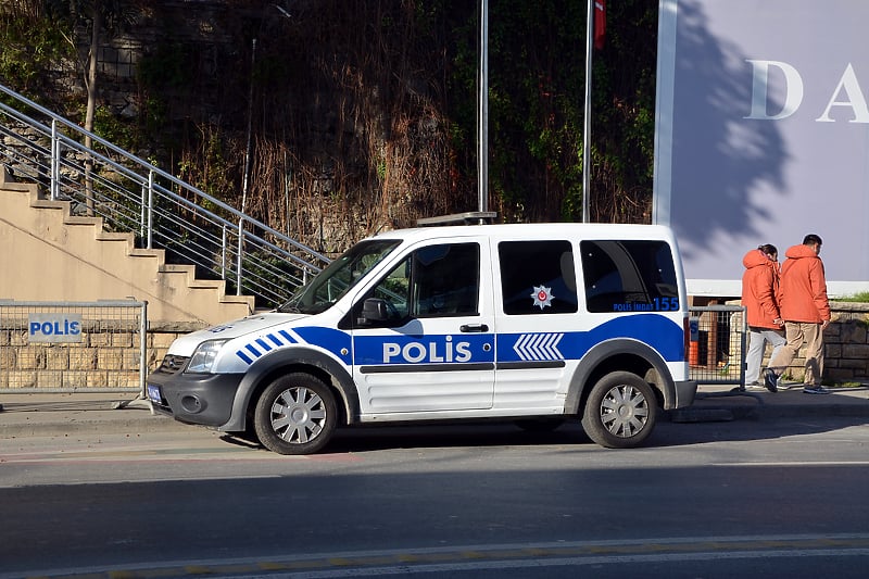 Stamboll, burri dyshohet se vrau tre fëmijët e tij e më pas veten