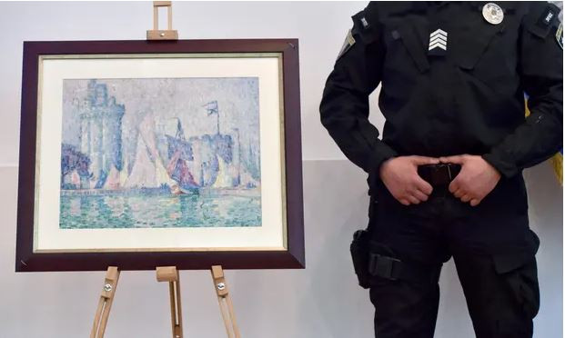 “Le Port de La Rochelle” e Paul Signac u mor nga një muze në vitin 2018 dhe u gjet një vit më vonë nga policia e Keivit gjatë një bastisjeje që nuk lidhej me rastin