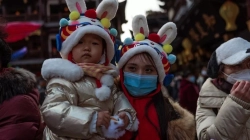Provinca kineze heq kufizimin e numrit të fëmijëve për çifte
