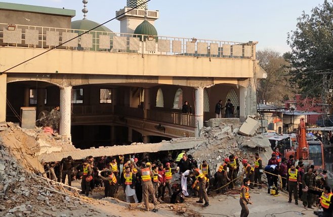28 të vdekur nga një shpërthim në një xhami në Pakistan