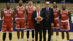 Pronarët amerikanë të ekipit italian zgjodhën basketbollin para futbollit