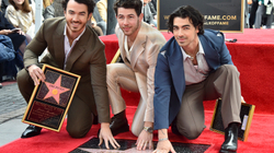Grupi “Jonas Brothers” bëhet me yll në Hollywood