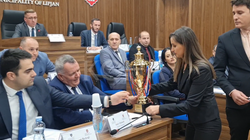 Vetëvendosja ia ndan trofeun e “kampionit të korrupsionit” kryetarit të Lipjanit