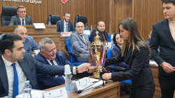 VV-ja në Lipjan e “shpërblen” kryetarin e Komunës me trofeun “Kampion i korrupsionit”