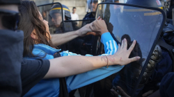 Franca në zjarr, gati 1,000 të arrestuar