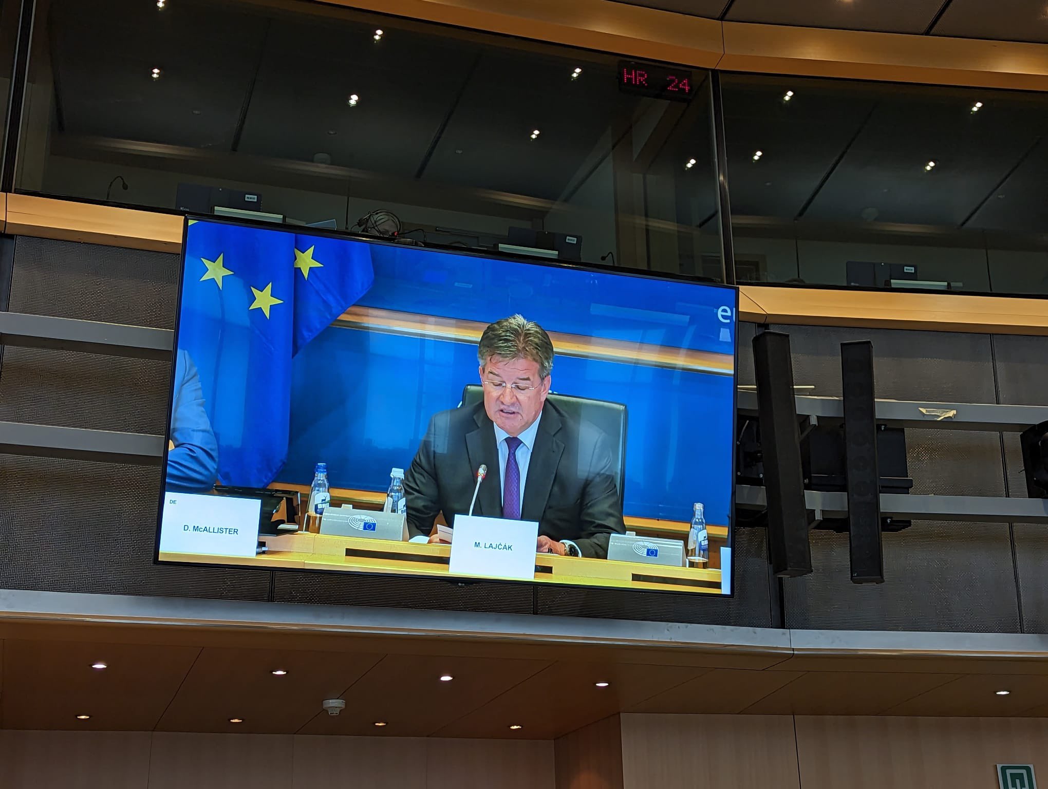 Lajçak: Ekzistojnë hapat për uljen e tensioneve në veri, por situata mbetet e brishtë