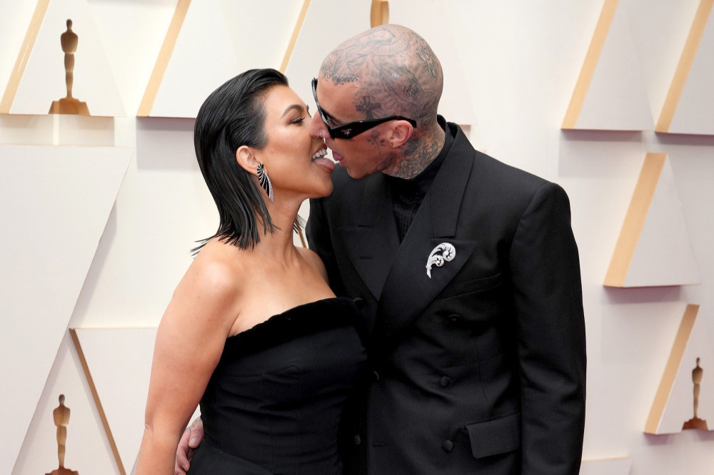 Kourtney the Travis shpalosin detaje nga festa e zbulimit të gjinisë së foshnjës