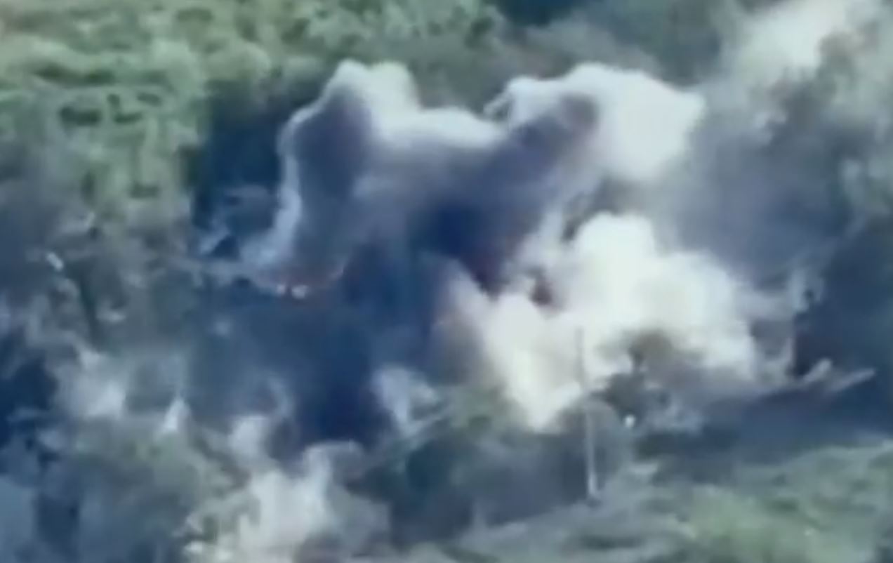 Ukraina bombardoi masivisht lokacionin ku trupat ruse kaluan në grumbuj