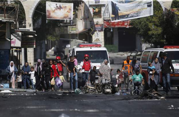 Pesë të lënduar në Tel-Aviv pasi një veturë hyri mes turmës