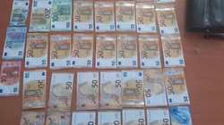 Qytetari dorëzon kuletën e mërgimtarit me afro dy mijë euro në Policinë e Vitisë