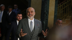 Rama refuzon të flasë pas takimeve me Osmanin e Konjufcën