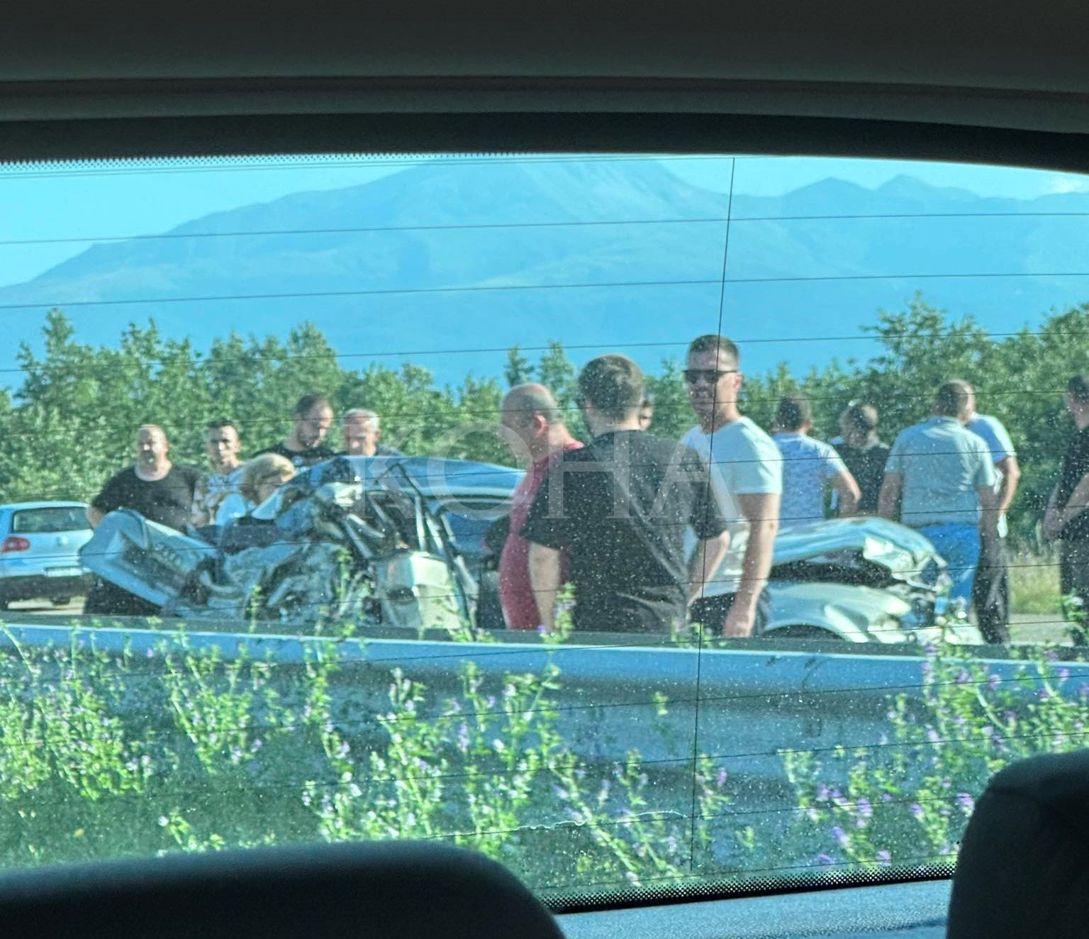 Dy të lënduar në një aksident trafiku në magjistralen Ferizaj-Kaçanik