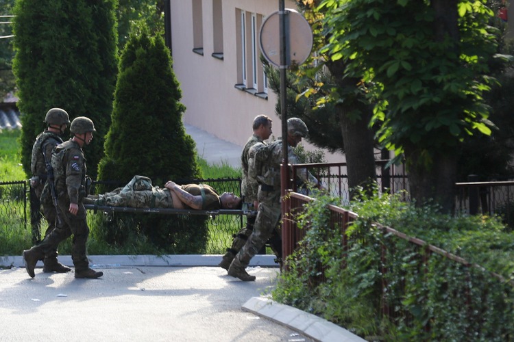 I amputohet këmba ushtarit hungarez të KFOR-it që u plagos gjatë tensioneve në Zveçan