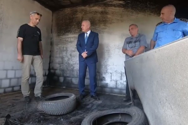 Sveçla kërkon hetim të shpejtë të djegies së shtëpisë së një serbi në Istog