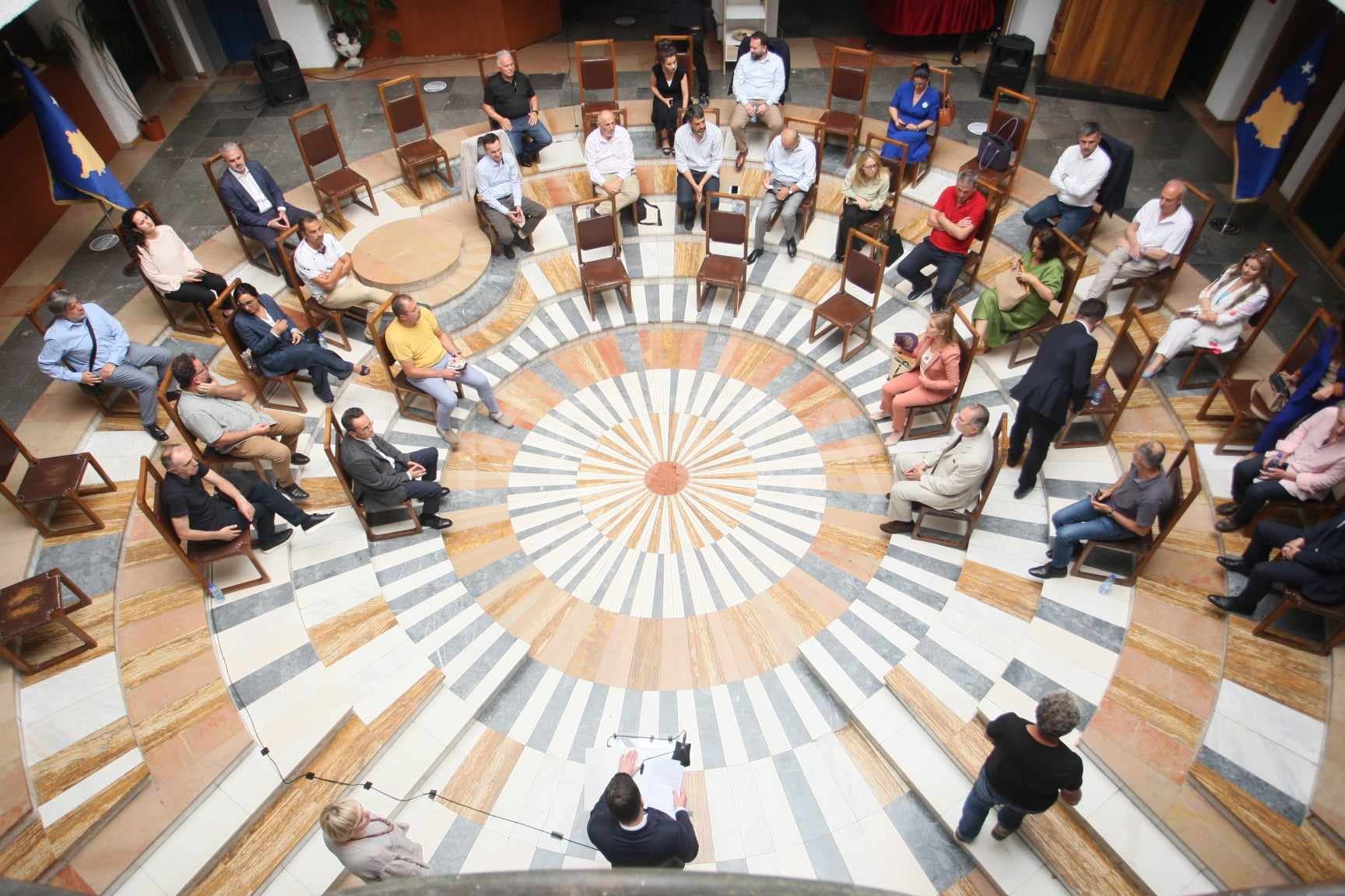 LDK-ja nis takimin e tretë me komunitetin akademik dhe diplomatë