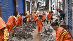 Shirat e rrëmbyeshëm përmbytin qytetet në Kinën jugore dhe qendrore