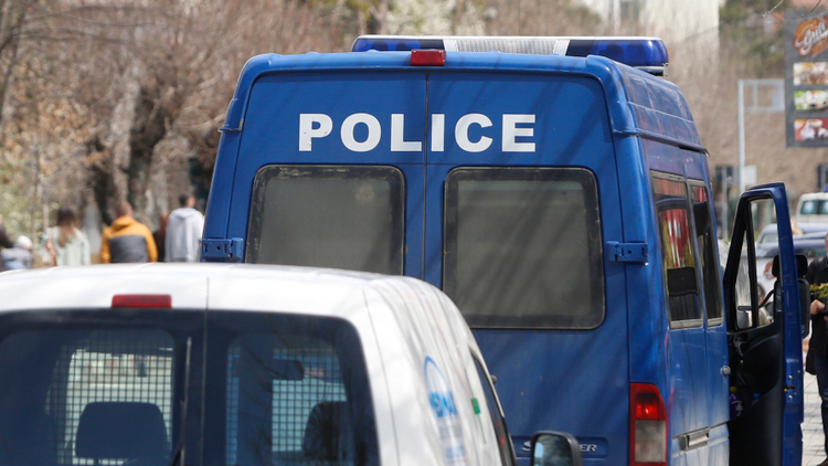 Arrestohen 10 persona, dyshohen për keqpërdorime bankare