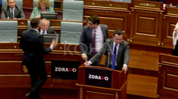 Murati ironizon: Deputetët e PDK-së vrapuan drejt nesh që të vetëmbroheshin