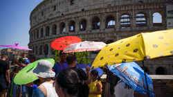 I nxehti i madh nuk i ndalon turistët në Romë
