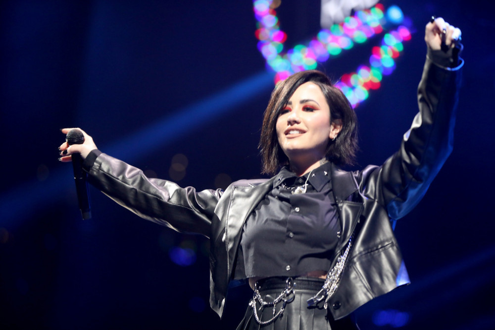 Demi Lovato paralajmëron albumin e ri