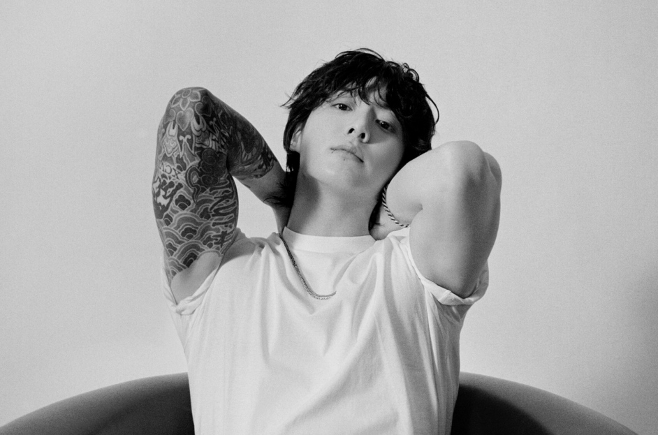 Jung Kook nga “BTS” debuton si solo-artist me “Seven”