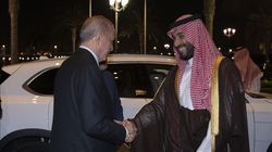 Erdogani ia dhuron princit arab veturën e parë elektrike