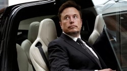 Musk paralajmëron sërish uljen e çmimeve të Teslas