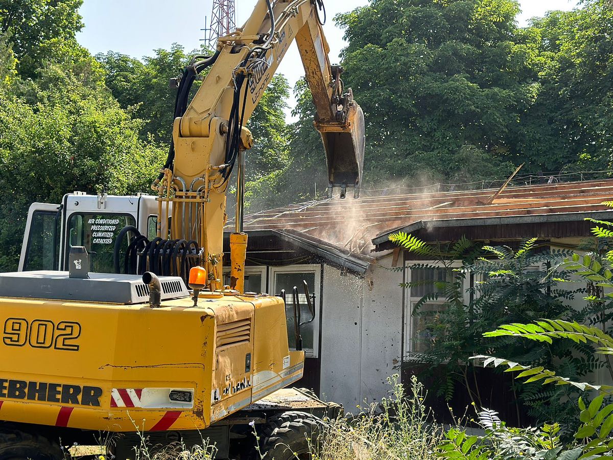 Rrënohen disa shtëpiza në Prishtinë, Tregu i Gjelbër do të vendoset përkohësisht