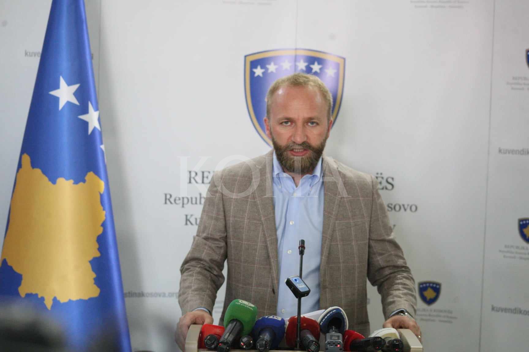 Tahiri: Në votim marrim pjesë vetëm kur thirret seanca për shpërbërje të Kuvendit