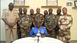 Ushtria e Nigerit shpall grusht-shtet, SHBA-ja mbështet presidentin