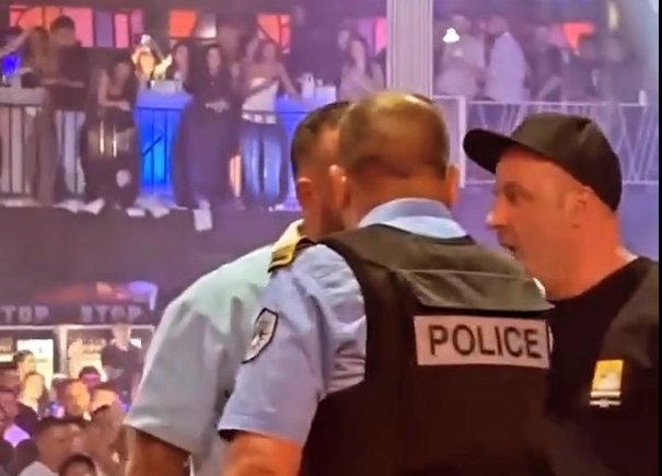 20-vjeçarit që gjuajti me armë te koncerti i Mozzikut, i gjenden disa armë të tjera në shtëpi