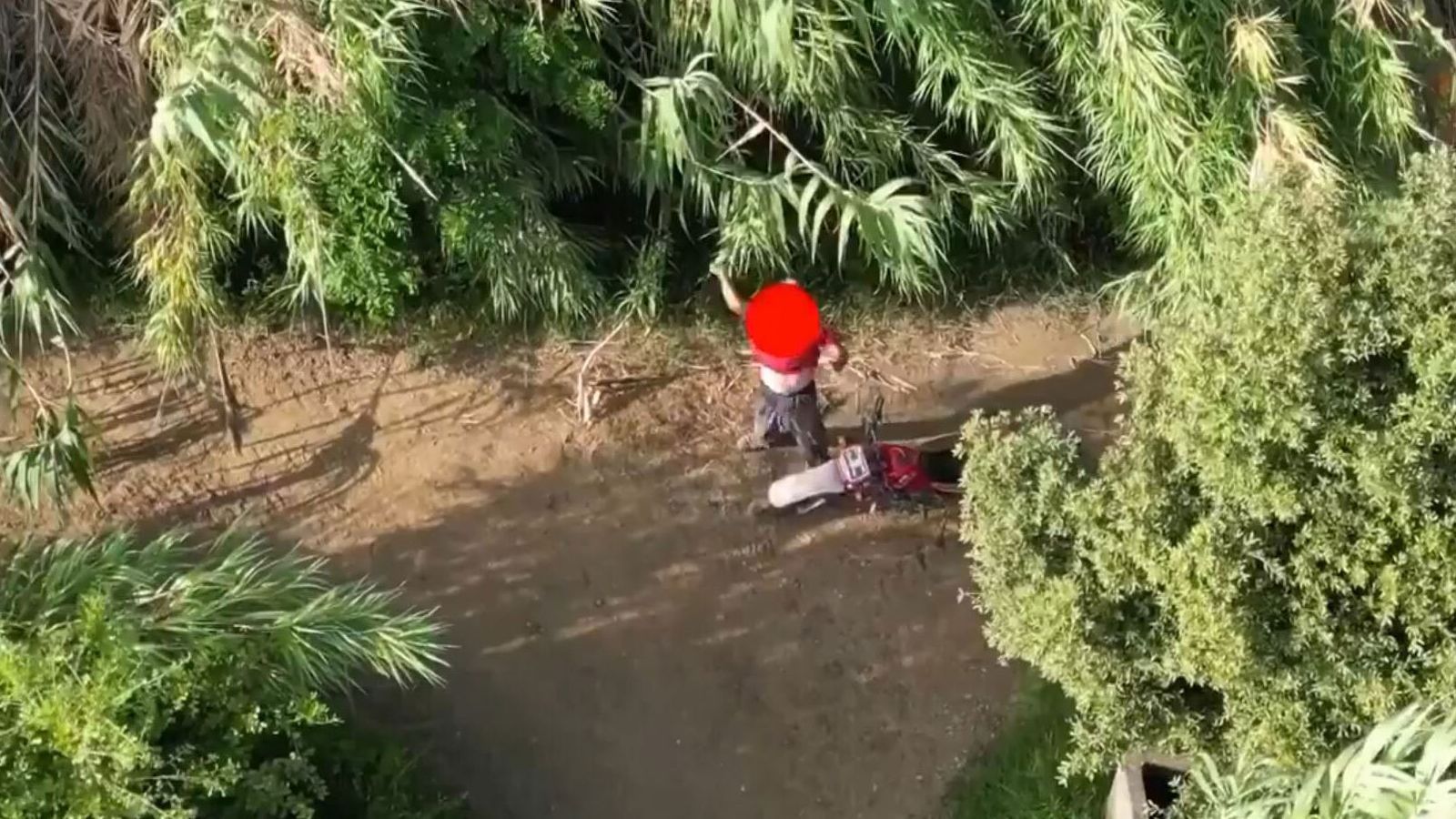 Droni kap në pamje burrin që ndizte qëllimisht zjarre në Itali